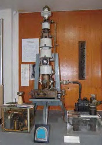Model HU-2 Electron Microscope