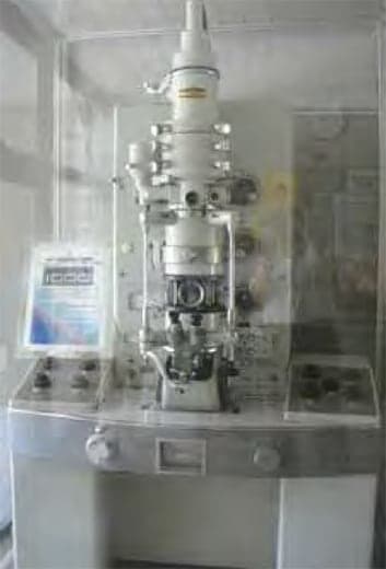 >Type HU-11B Hitachi Electron Microscope