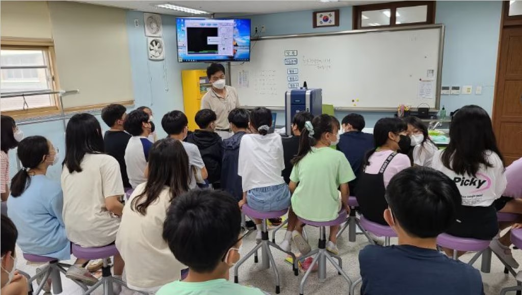 Outreach Science classes held at schools in Korea