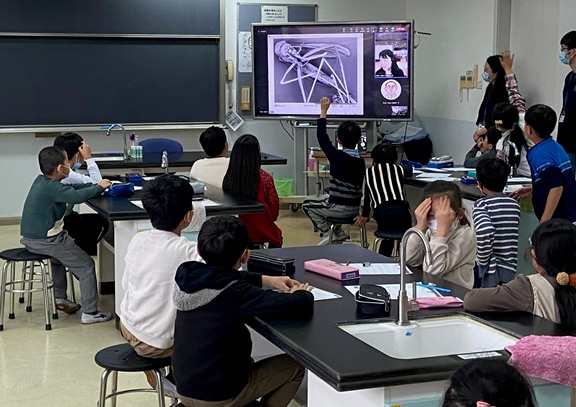 Remote Science Lesson with Tabletop Microscope held at Suzhou Japan School