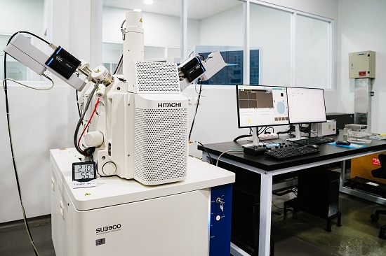 Overview of the SU3900 SEM system installation at PT. Geoservices GeoAssay Laboratory, supporting advanced analytical capabilities.
