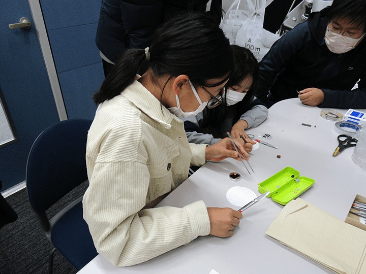 Students prepare the samples by cutting them into small pieces