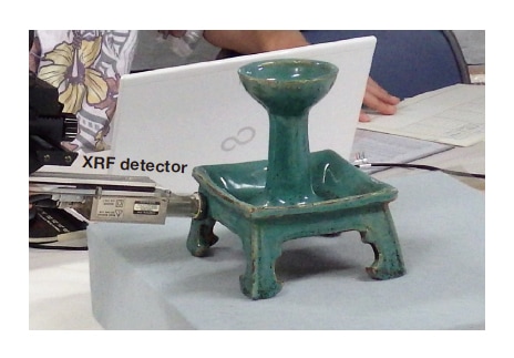 Fig. 17 Measuring X-ray fluorescence spectra for cultural property deemed a Japanese national treasure: square-base candle stand with green Ryoku-Yu glaze.