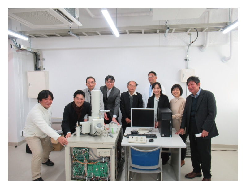 Fig. 7 Group photo taken after a session of the Used Equipment Disassembly Caravan (at the TC College Disassembly PLAZA at Tokyo Institute of Technology Suzukakedai Campus, 2021).