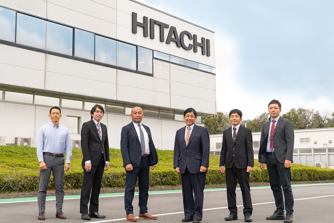 Innovative product development depends essentially on partnerships that break down barriers. Takeo Kitahara insists it was his trusting relationship with Hitachi High-Tech’s “5 brave men” that enabled the HM1000 to be developed so rapidly.