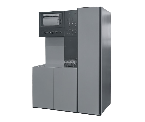 Fig. 4 Hitachi's KLA-5 amino acid analyzer. This was the final model to adopt the footprint of a floor-mounted apparatus like tall lockers.