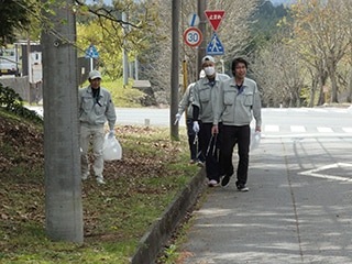 富士小山事業所（静岡県駿東郡）の地域清掃活動1