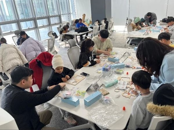 Children working on making magnifying glasses