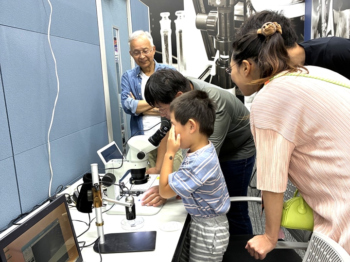 光学顕微鏡と電子顕微鏡で見え方を比較