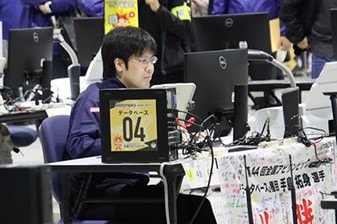 「データベース」種目で銀メダルを獲得した手島選手