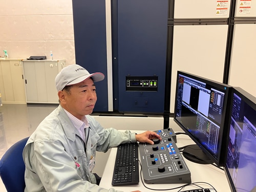 綿引氏の作業風景