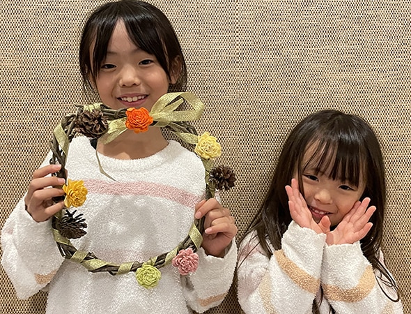 リースと一緒にみんなでクリスマスを迎えます