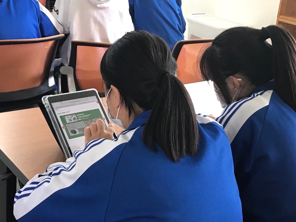 台湾の中学生にオンライン教材「ミクロをもっと身近に。」を活用した授業を実施